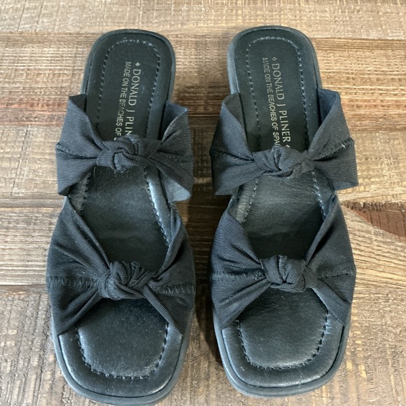 Donald J. Pliner Black Women's Knotted Sandals - Picture 3 of 9